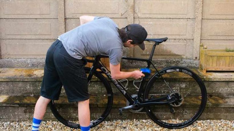 How to deep clean a road bike?