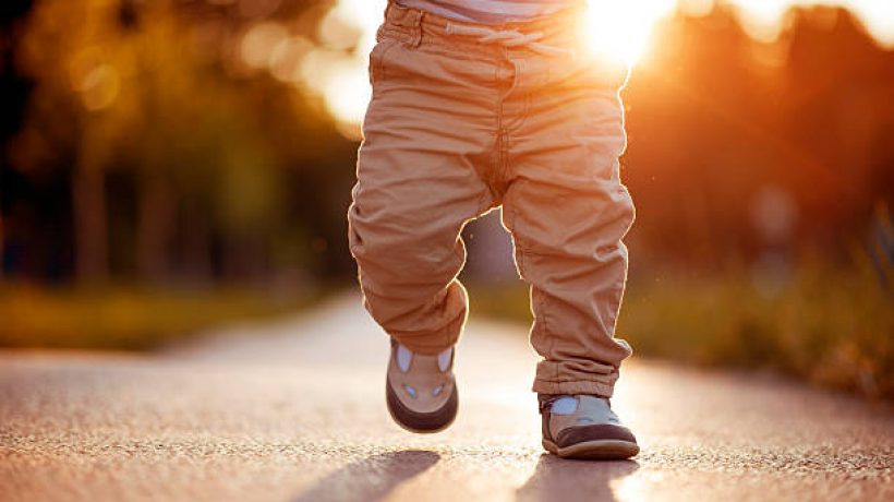 Baby’s first steps: Tips to help him walk spontaneously