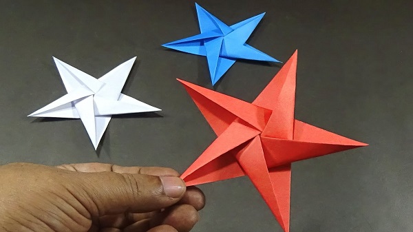 How to make origami stars in a few steps