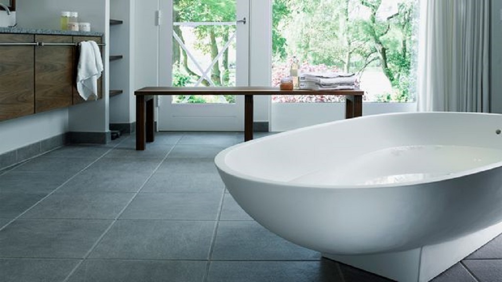 What is the Average Width of a Garden Tub?