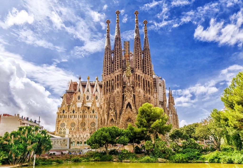 Why Spain is a Popular Tourist Attraction
