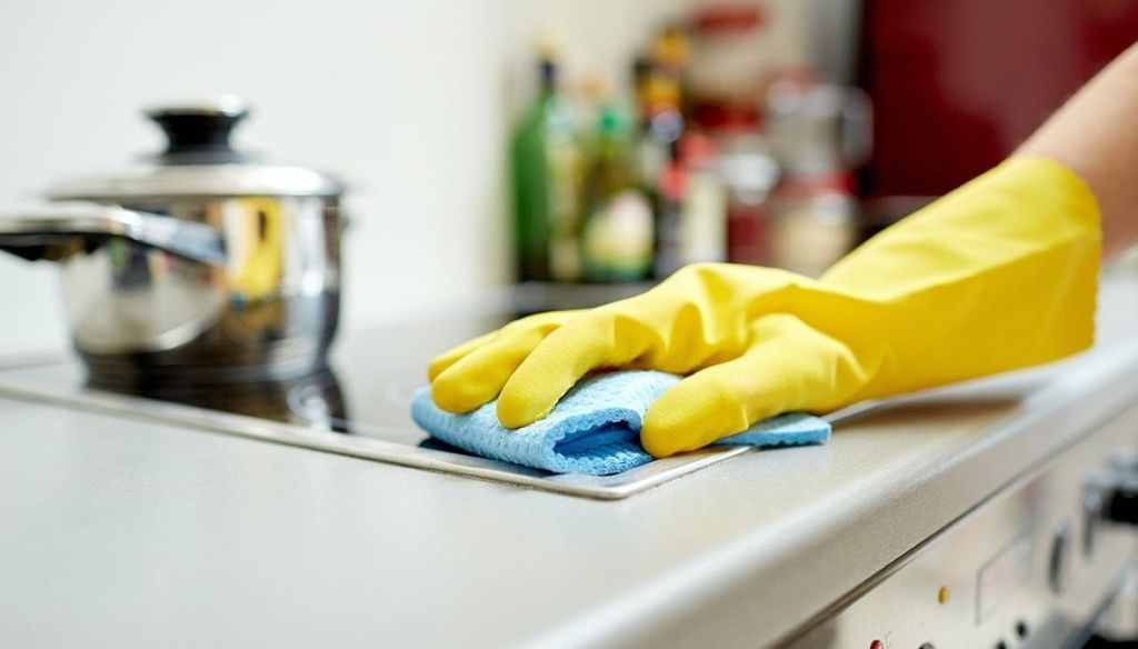 What are the 5 steps in cleaning a kitchen