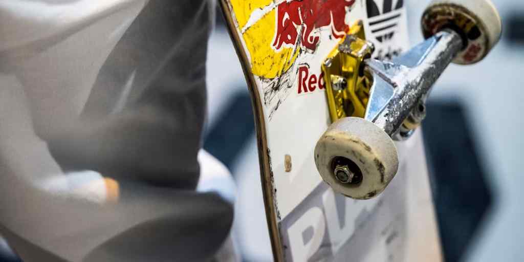 What household items can you use to clean skateboard bearings