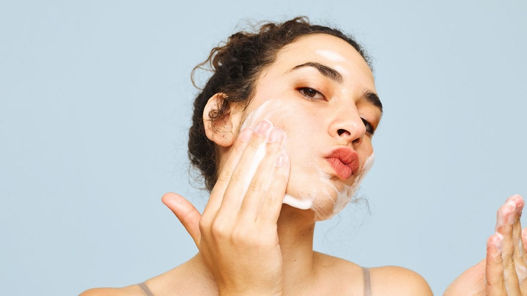What is the healthiest way to take off makeup