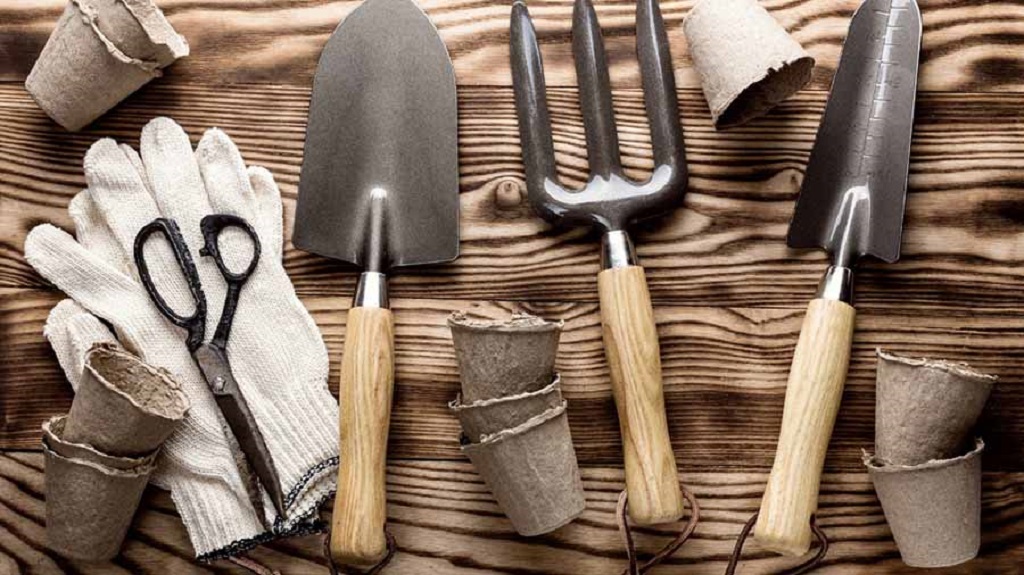 Can I use battery-powered tools in extreme heat