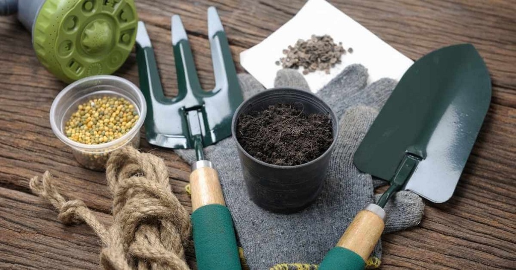 What makes a garden tool ideal for Texas gardens